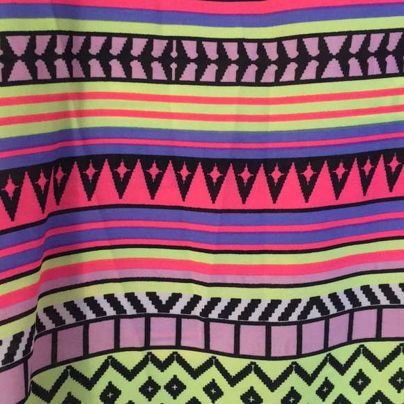 Aztec print Top - Picture 2 of 2